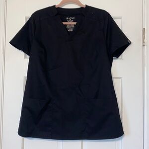 Jaanuu women’s scrub top